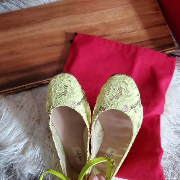 Valentino Lime Lace Ankle Strap Flats - Picture 6 of 8